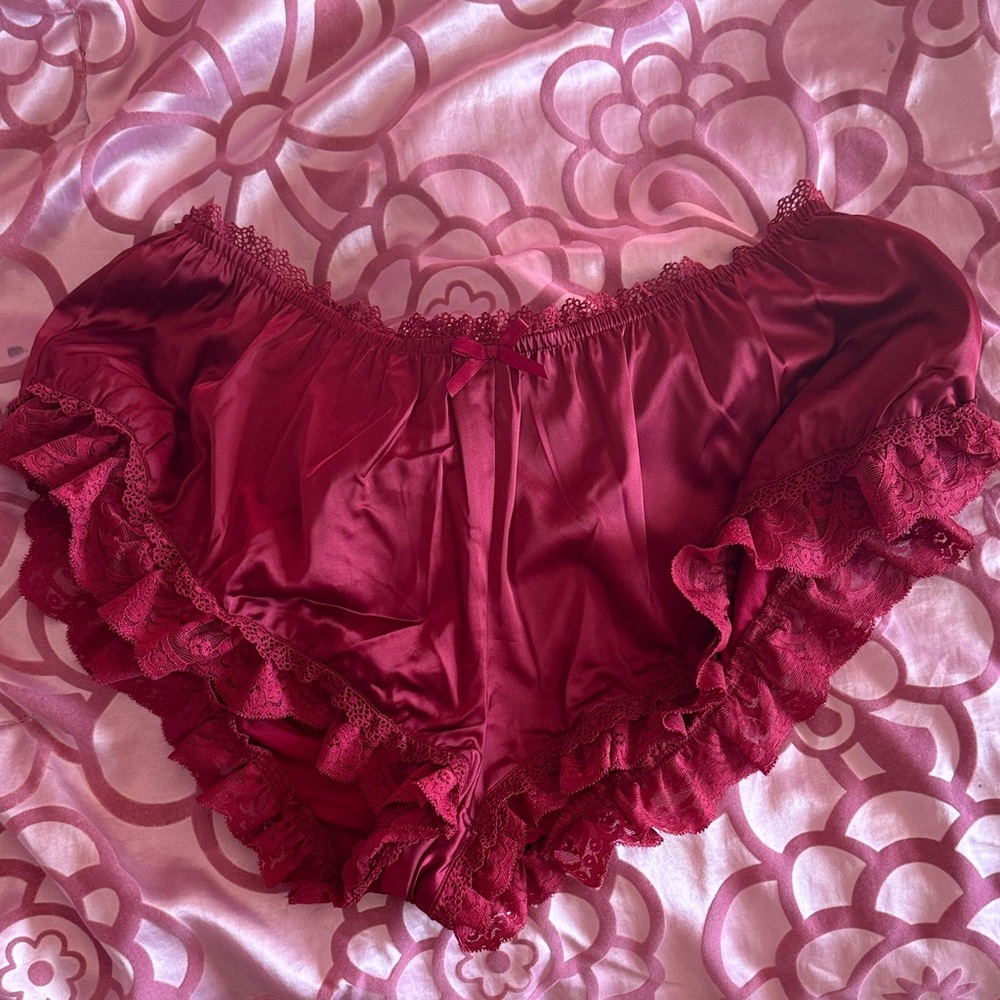 Elegant Burgundy Lace Trim Sleep Shorts